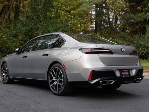 Used 2024 BMW 760i xDrive w/ Premium Package 2 image 17