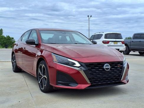 Used 2023 Nissan Altima 2.5 SR w/ SR Premium Package FWD image 18
