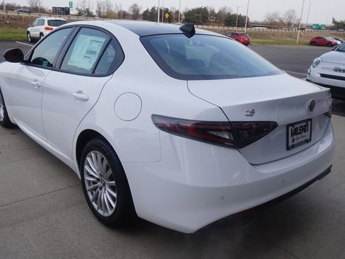 New 2024 Alfa Romeo Giulia Sprint image 6