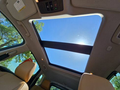 Certified 2023 Nissan Rogue Platinum FWD image 30