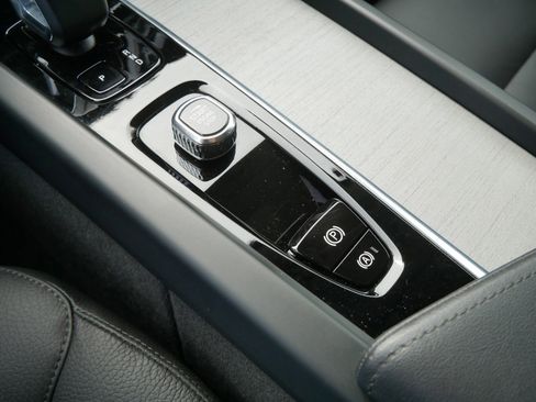 Certified 2025 Volvo XC60 B5 Plus image 22