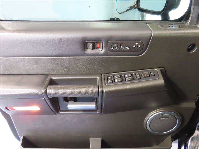 Used 2005 HUMMER H2 w/ Preferred Equipment Group AWD/4WD image 14