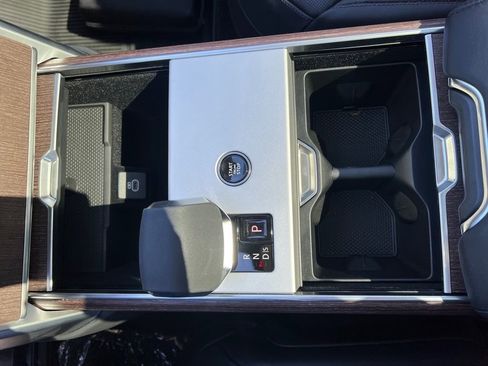 New 2025 Land Rover Range Rover SE image 23