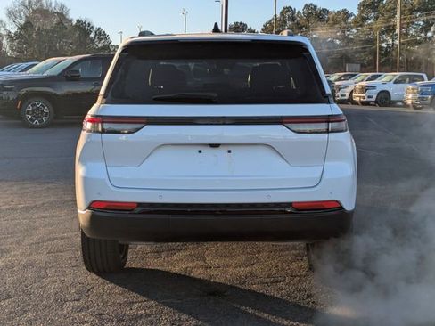 New 2025 Jeep Grand Cherokee Altitude image 6