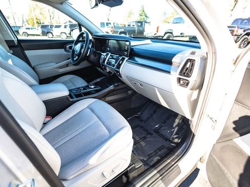 Used 2023 Kia Sorento EX image 16