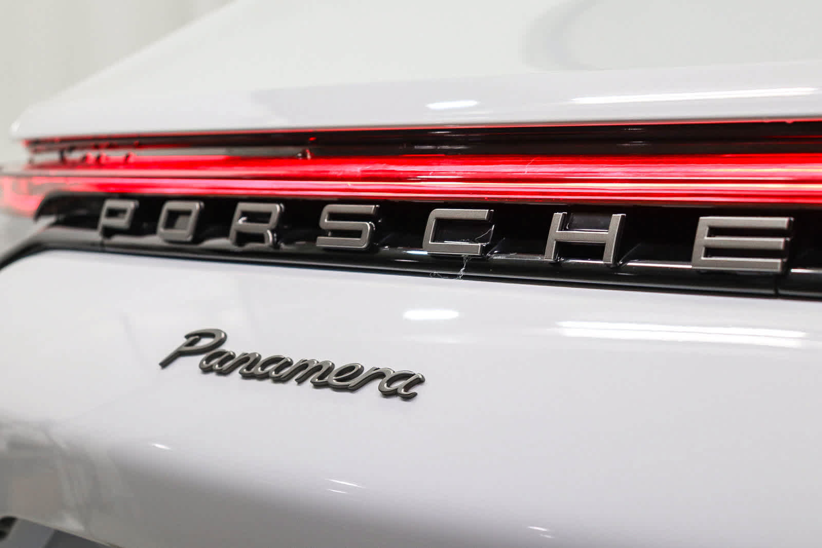 Used 2022 Porsche Panamera RWD image 13