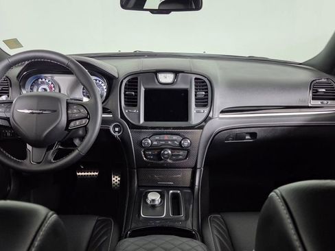 Used 2023 Chrysler 300 C image 38