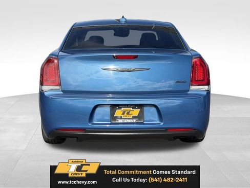 Used 2021 Chrysler 300 Touring w/ Sport Appearance Package RWD image 4