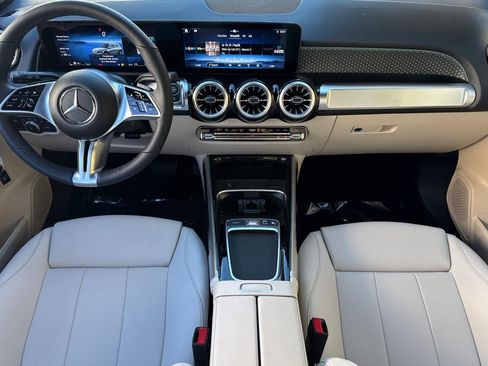 Used 2025 Mercedes-Benz GLB 250 4MATIC image 15