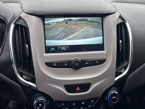 Used 2018 Chevrolet Cruze LS image 24