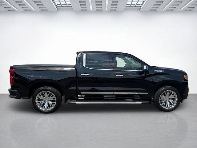 Used 2023 Chevrolet Silverado 1500 High Country w/ High Country Premium Package AWD/4WD image 3