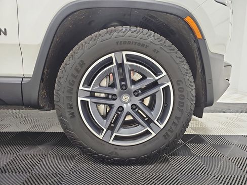 Used 2025 Rivian R1S Adventure image 11