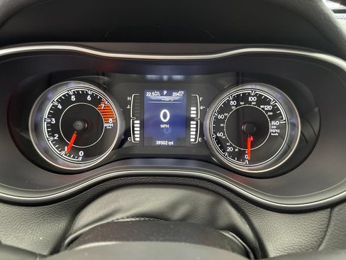 Used 2022 Jeep Cherokee Latitude AWD/4WD image 16