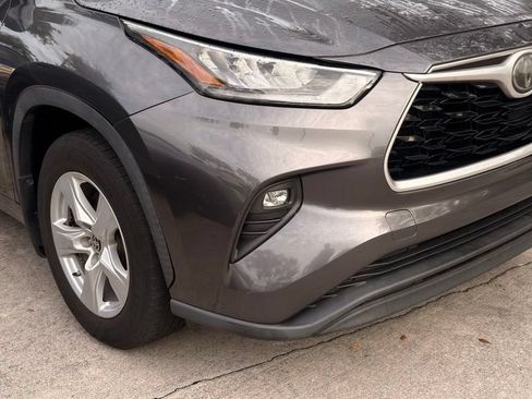 Used 2020 Toyota Highlander LE AWD/4WD image 5
