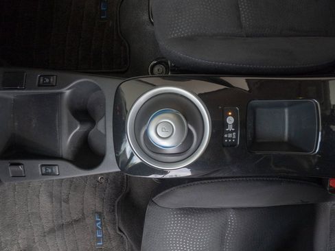 Used 2016 Nissan Leaf SV w/ Premium Package image 10