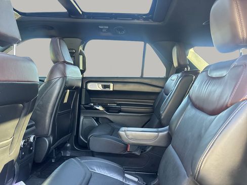 Used 2023 Ford Explorer Platinum w/ Technology Package image 18