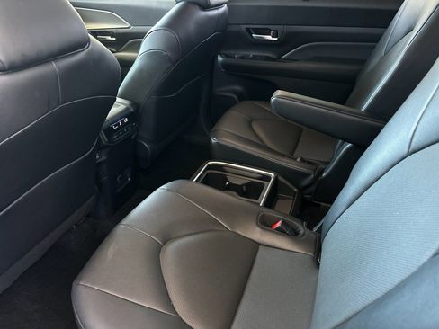 Used 2025 Toyota Grand Highlander FWD image 11