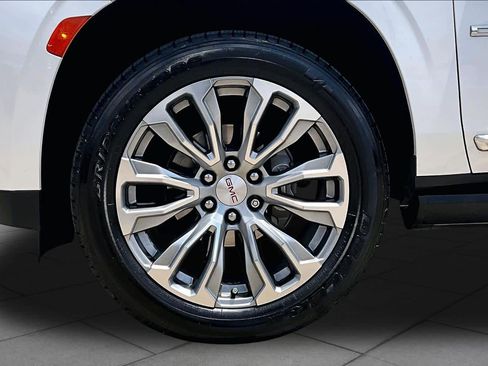 Used 2023 GMC Yukon Denali RWD image 11
