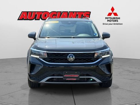 Used 2023 Volkswagen Taos SE w/ Panoramic Sunroof Package image 6