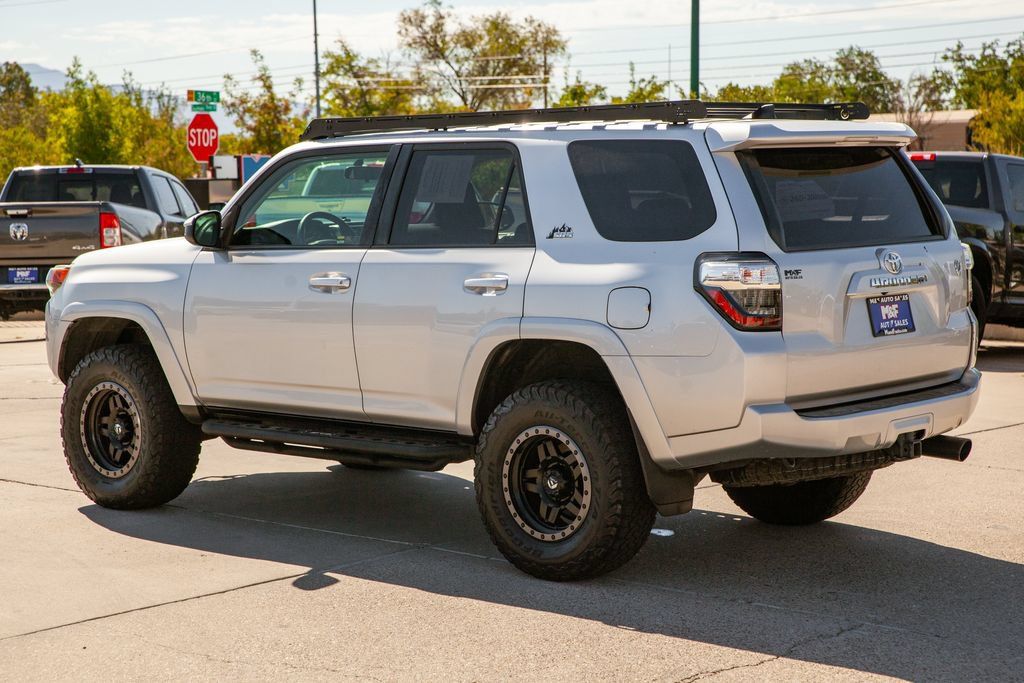 Used 2019 Toyota 4Runner SR5 AWD/4WD image 7