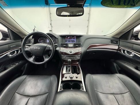 Used 2017 INFINITI Q70 L 3.7 image 3