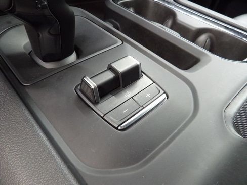 Used 2025 GMC Sierra 1500 AT4 w/ Technology Package AWD/4WD image 60