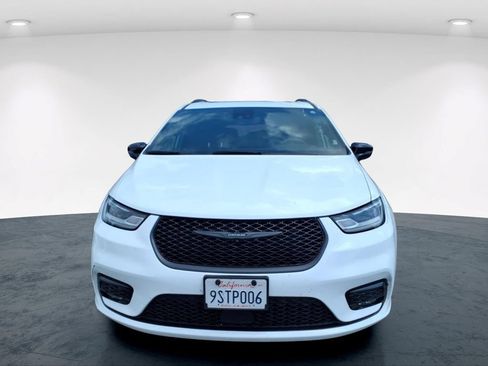 Used 2025 Chrysler Pacifica Limited FWD image 8