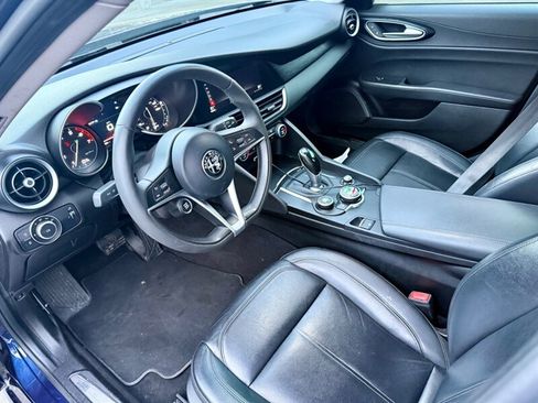 Used 2017 Alfa Romeo Giulia AWD image 9