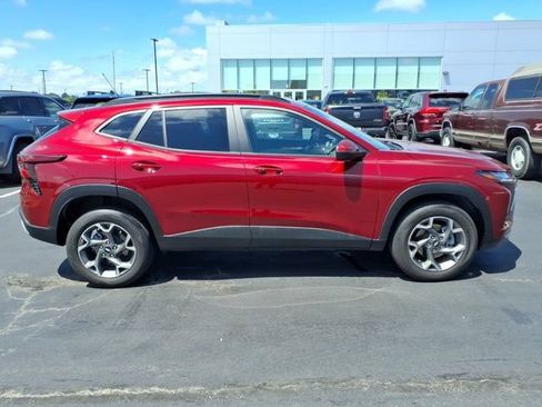 Used 2025 Chevrolet Trax LT w/ Driver Confidence Package FWD image 27