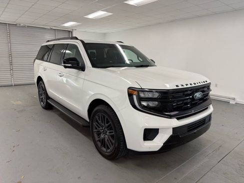New 2026 Ford Expedition Platinum w/ Stealth Appearance Package image 3