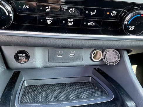 Used 2024 Nissan Rogue S image 18