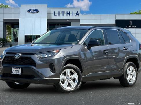 Used 2021 Toyota RAV4 LE AWD/4WD image 1