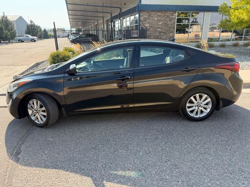 Used 2016 Hyundai Elantra SE w/ Option Group 02 FWD image 2