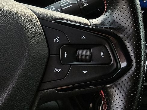 Used 2025 Chevrolet Trax RS w/ Driver Confidence Package image 21