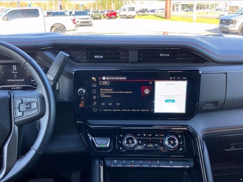 Used 2025 GMC Sierra 2500 AT4 w/ AT4 Premium Plus Package image 6