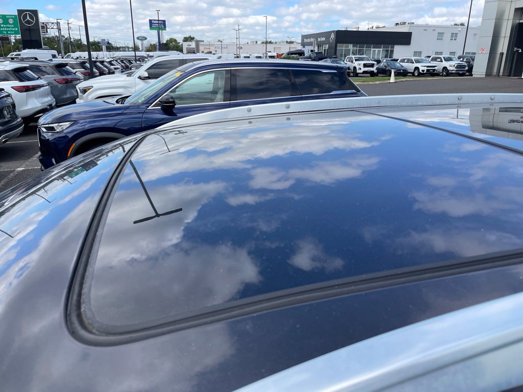 Used 2019 Cadillac XT5 Premium Luxury w/ Driver Assist Package AWD/4WD image 4