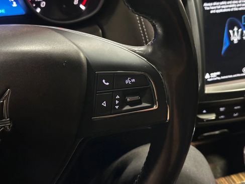 Used 2019 Maserati Levante GranLusso image 32