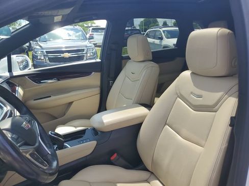 Used 2018 Cadillac XT5 Luxury w/ Driver Awareness Package AWD/4WD image 5