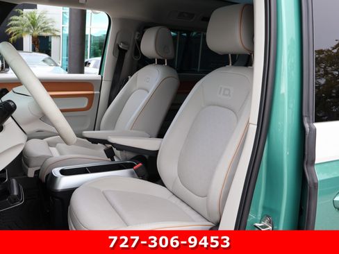 Used 2025 Volkswagen ID. Buzz 1st Edition image 2