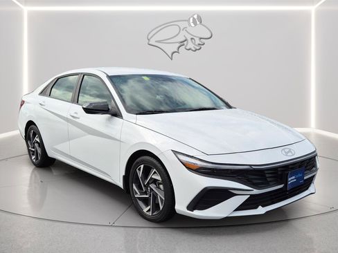 Certified 2025 Hyundai Elantra Sport FWD image 8