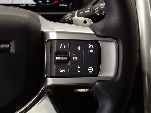 Certified 2025 Land Rover Discovery S image 23