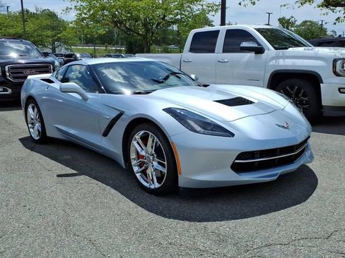 Used 2017 Chevrolet Corvette Stingray Coupe RWD image 4