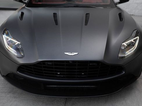 Used 2023 Aston Martin DB11 V12 image 16