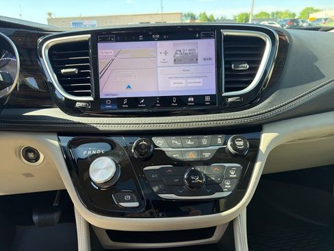 Used 2021 Chrysler Pacifica Limited w/ Premium & Safety Sphere Group AWD/4WD image 18