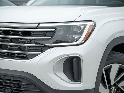 New 2026 Volkswagen Atlas SE FWD image 3