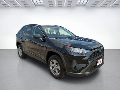 Used 2022 Toyota RAV4 LE AWD/4WD image 2