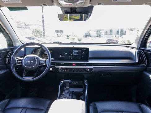 Used 2024 Kia Sorento S image 26