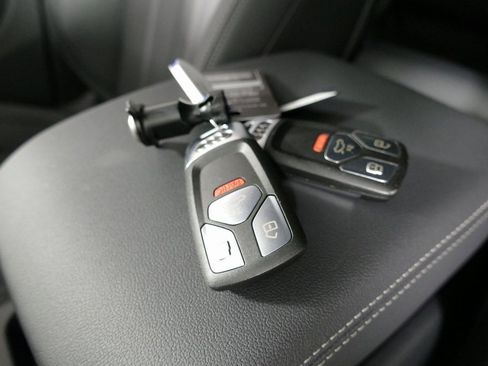 Certified 2025 Audi Q5 2.0T Premium Plus image 13