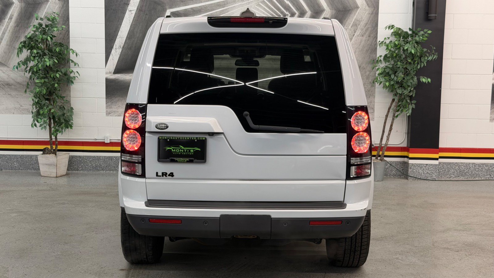 Used 2016 Land Rover LR4 HSE AWD/4WD image 7