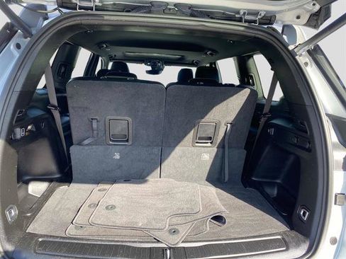 Used 2023 Jeep Grand Cherokee L Laredo image 5